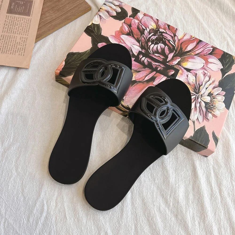 2025 Summer New Women's Casual Versatile Cool Slippers Beach Non Slip Flat Slippers 1