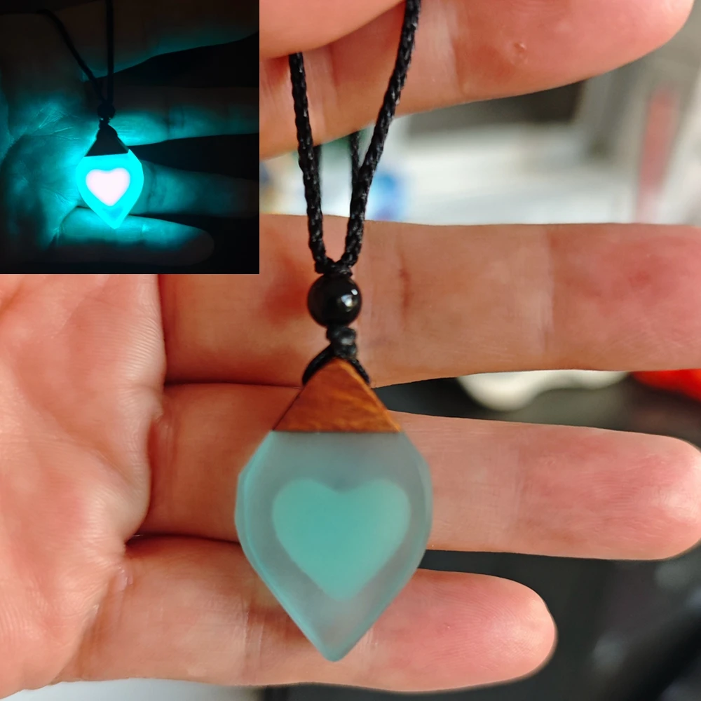 Blue Heart-Shaped Pendant, Simple Retro Aesthetic, Inspired by Love, New Fashion, Romantic, Hidden Luminous Heart-Shaped Necklac